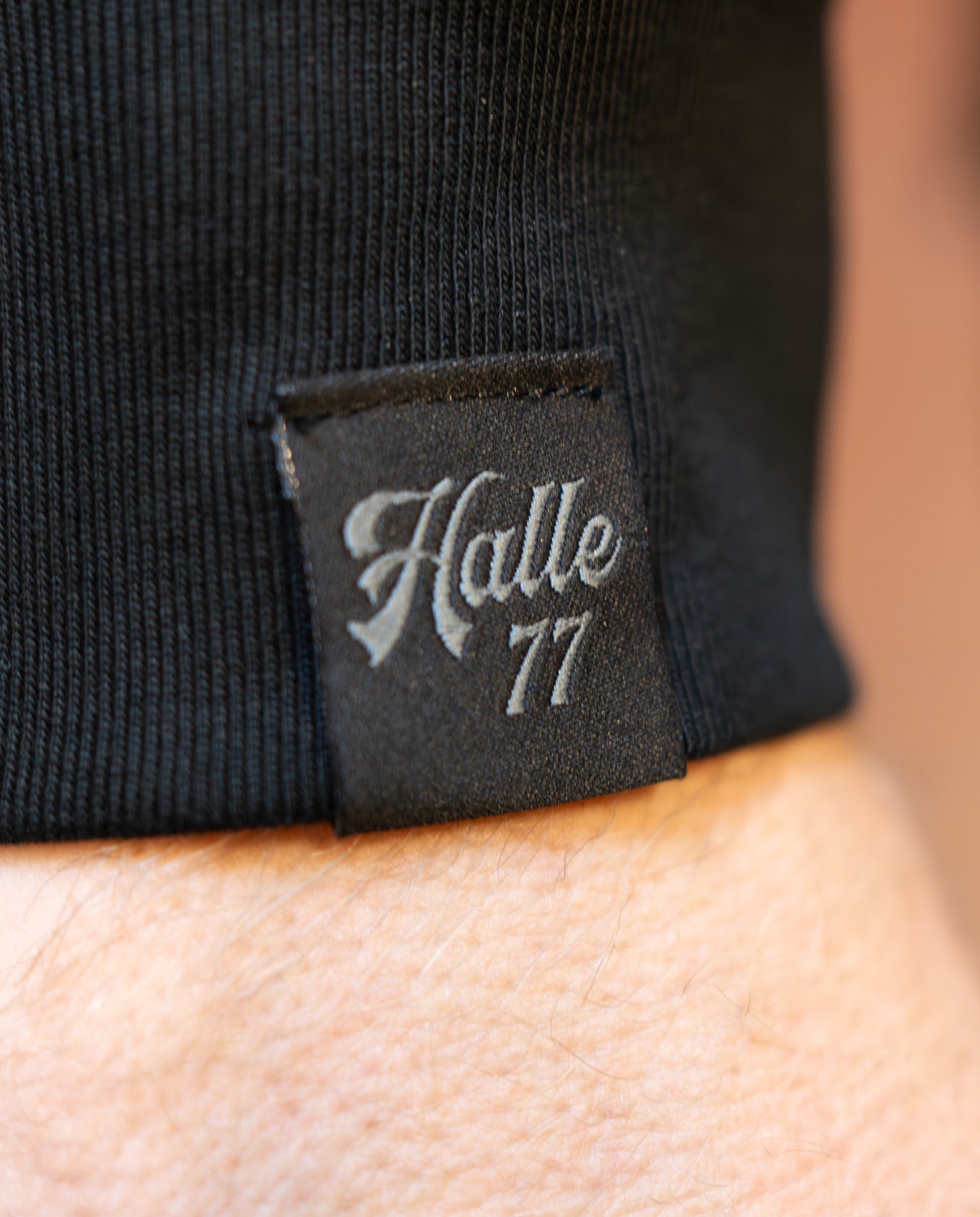 Pullover -Halle Siebenundsiebzig-