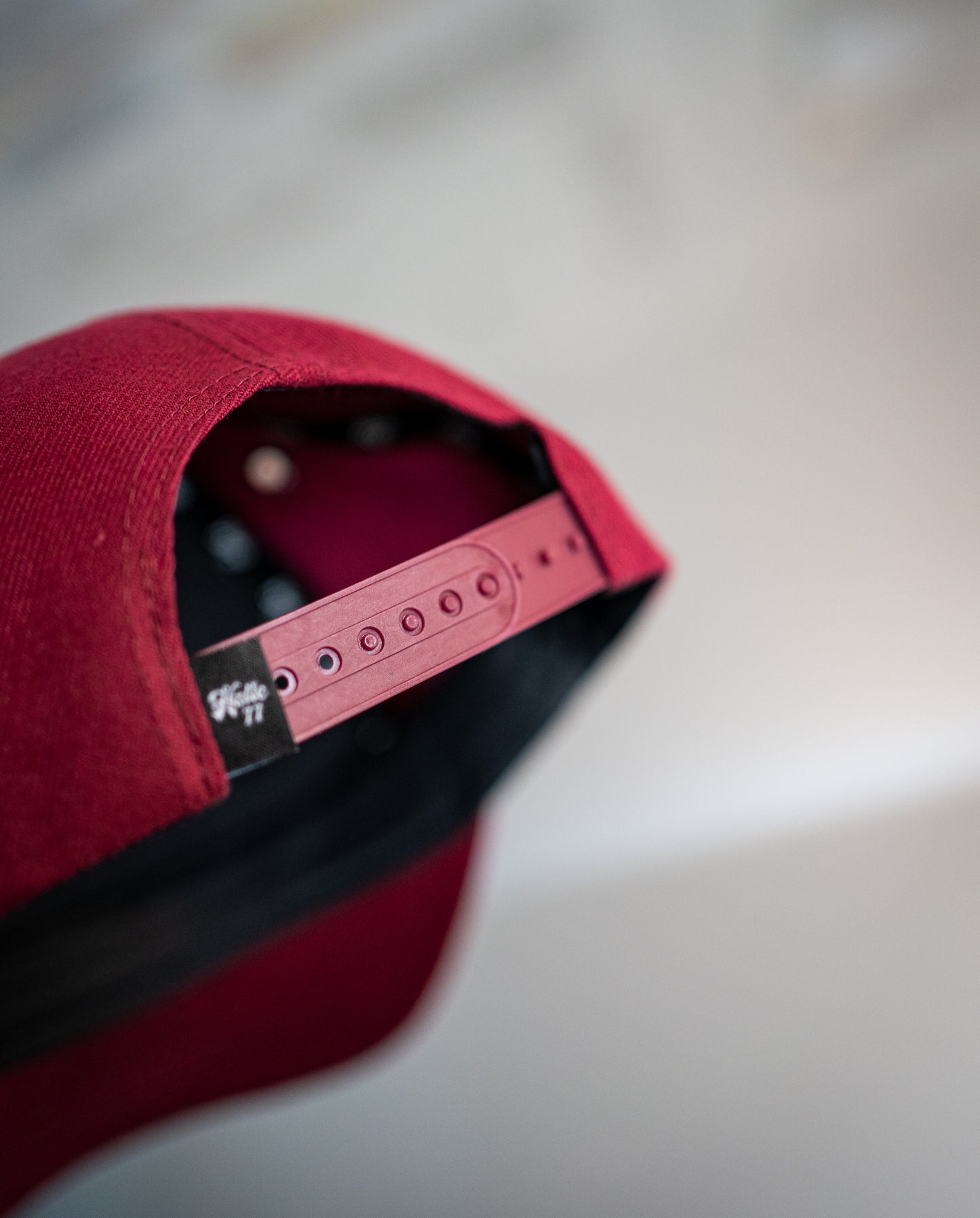 Snapback Curved Cap -Halle77- Burgundy